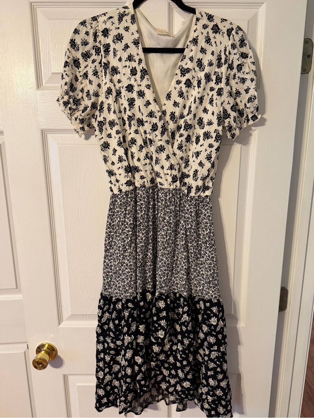 1.4.3. Story by Line Up Black and White Tiered V-Neck Midi Dress
